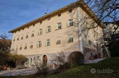 Immobile in asta di 2023 m² con più di 5 locali e 