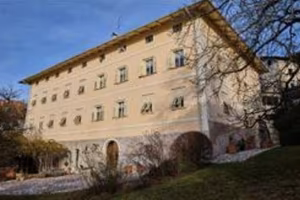 Immobile in asta di 2023 m² con più di 5 locali e 