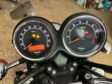 Triumph Bonneville SE