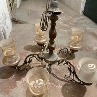 Elegante lampadario a 5 luci, realizzato in ottone