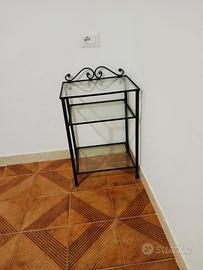 comodini in vetro  e ferro battuto