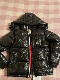 Moncler piumino corto con cappuccio Montbeliard