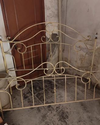 Letto matrimoniale in ferro battuto vintage