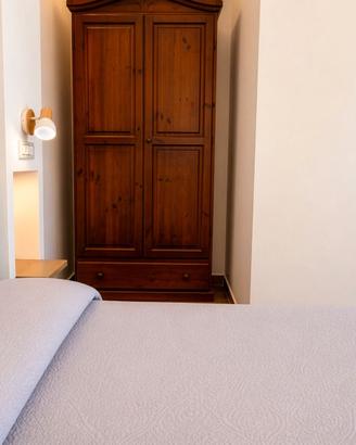 ARMADIO IN LEGNO MASSELLO