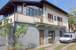 Casa semi indipendente su via centrale