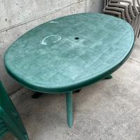 Tavolo e sedie da esterno