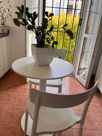 Set tavolino rotondo e due sedie bianco