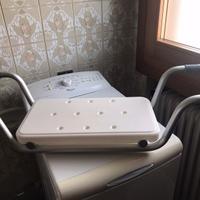 Sedile sanitario per vasca da bagno da appoggio