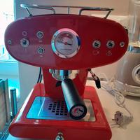MACCHINA ILLY X1 E CAFFÈ MACINATO CLASSICO