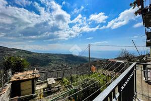 3 LOCALI A FALERNA