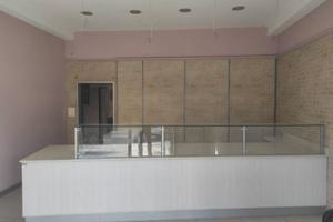 Negozio con laboratorio e canna fumaria