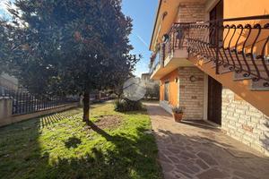 3 LOCALI A PUEGNAGO SUL GARDA