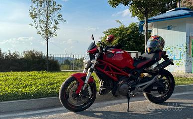 Ducati monster 696