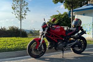 Ducati monster 696