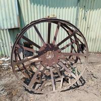 ruota  trattore idea anche per fioriera