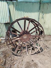 ruota  trattore idea anche per fioriera