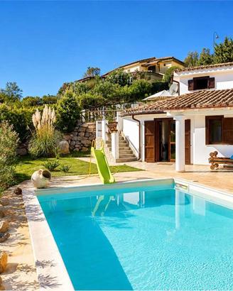 Villa indipendente con piscina e vista panoramica.