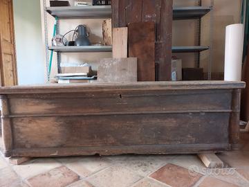 Cassapanca del  XIX secolo in  noce