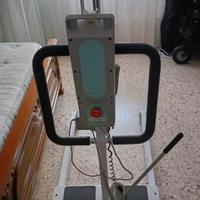 Sollevatore elettrico per ammalato/a