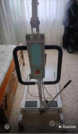 Sollevatore elettrico per ammalato/a