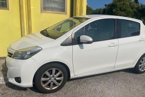Toyota Yaris 1.3 perfettamente tenuta