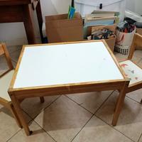 Tavolo ikea per bambini con 2 sedie, bianco/pino