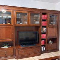 Parete attrezzata e tavolino