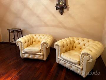 Due poltrone FRAU Chester