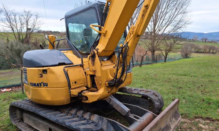 Escavatore komatsu PC78 con demolitore e trincia