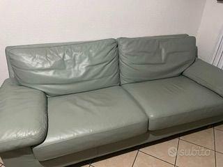 divano in pelle in  semi nuovo
