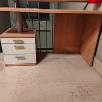 scrivania legno massiccio color ciliegio e crema