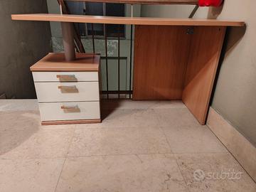 scrivania legno massiccio color ciliegio e crema