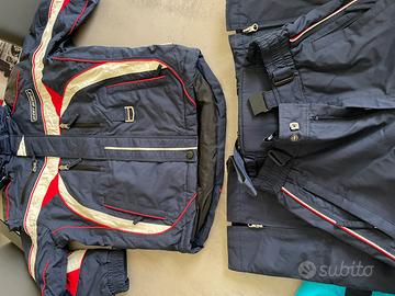 Completo giacca e pantaloni da sci imbottiti