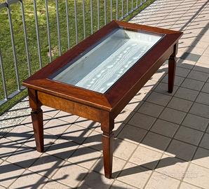 Tavolino in legno con cassetto