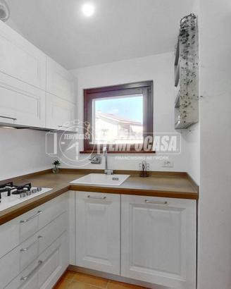 Villa a Schiera a Fiumicino Via Oliena 4 locali