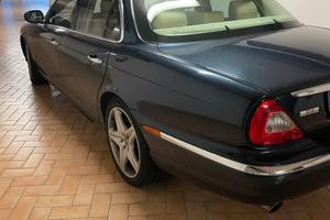 Jaguar XJ8