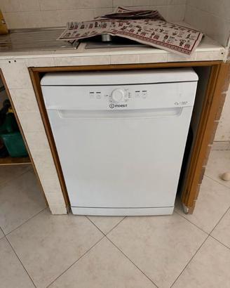 Lavastoviglie INDESIT