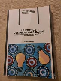 Libro universitario di management 