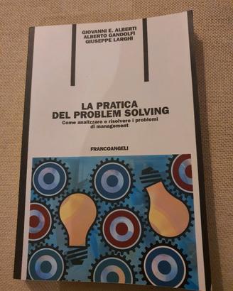 Libro universitario di management 