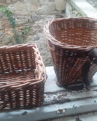 due cesti in vimini  