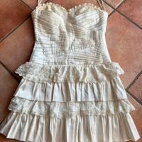 Mini vestito elegante con volant in raso e pizzo