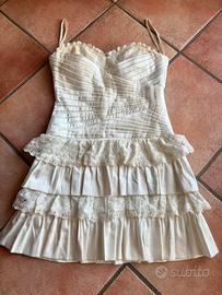 Mini vestito elegante con volant in raso e pizzo