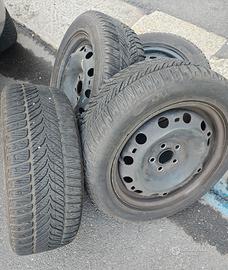 Cerchioni in ferro con gomme invernali per Fabia S