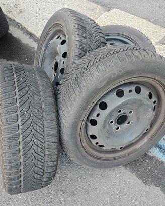 Cerchioni in ferro con gomme invernali per Fabia S