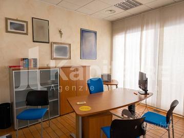 Immobile di 220 m² con 4 locali a Castenaso