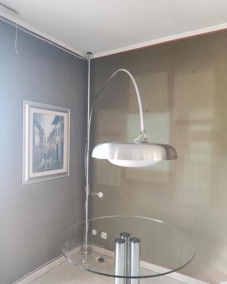 Lampada ad arco Pirro Cuniberti 