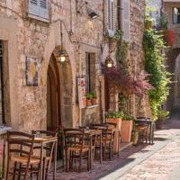 SEDIE E TAVOLI PER RISTORANTI E PIZZERIE