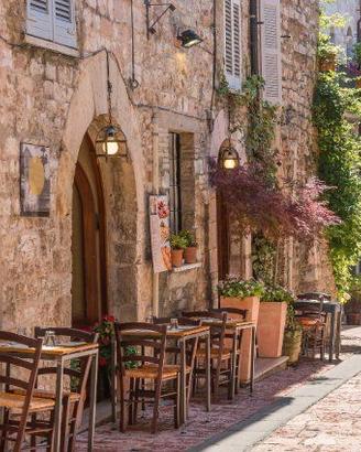 SEDIE E TAVOLI PER RISTORANTI E PIZZERIE