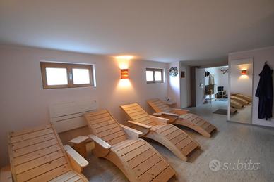 Lettino Relax in Legno per Spa / Sauna / Centro Be