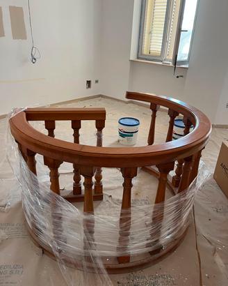 Balaustra tonda per scala  a chiocciola  in noce